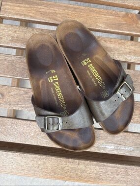 Birkenstock Madrid Sandals EU 37  (6.5-7). Slide. Bronze / Brown color